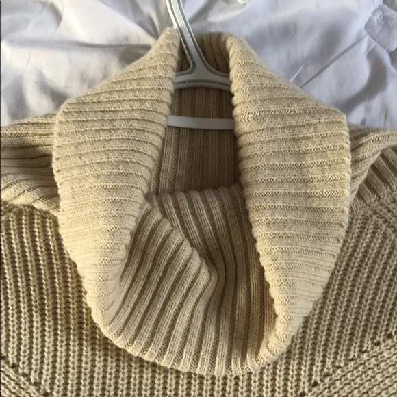 Joe Fresh Turtle Neck - Picture 3 of 4